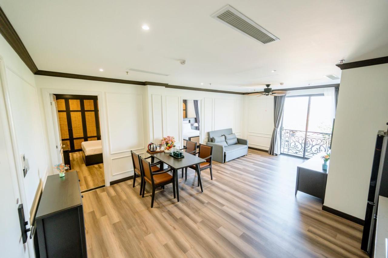 Hotel Khach San Robin Gia Nghia Extérieur photo